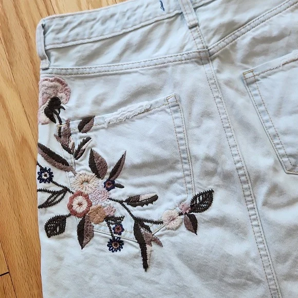 Abercrombie & Fitch Floral Embroidered Mini Skirt - Picture 7 of 10